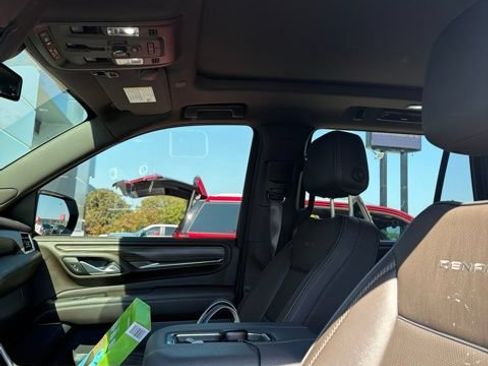 Used 2024 GMC Yukon Denali RWD image 9