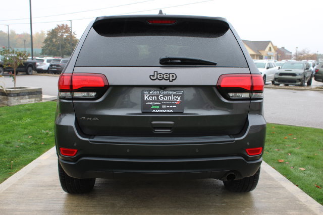 Used 2016 Jeep Grand Cherokee Laredo 75th Anniversary AWD/4WD image 33