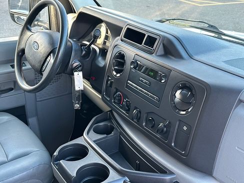 Used 2019 Ford E-350 and Econoline 350 Super Duty w/ Power Windows & Locks Group image 11