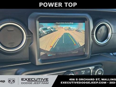 Used 2022 Jeep Wrangler Unlimited Sahara w/ Cold Weather Group AWD/4WD image 15