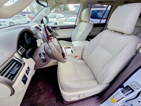 Used 2019 Lexus GX 460 Premium w/ Premium Package image 27