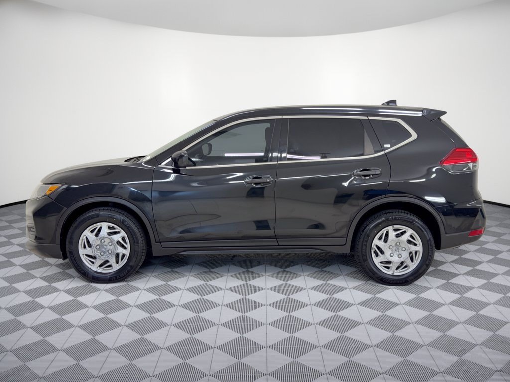 Used 2017 Nissan Rogue S FWD image 2