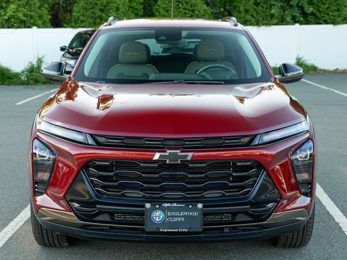 Used 2024 Chevrolet Trax ACTIV w/ Sunroof Package FWD image 2