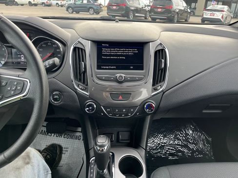 Used 2019 Chevrolet Cruze LT w/ Convenience Package image 22