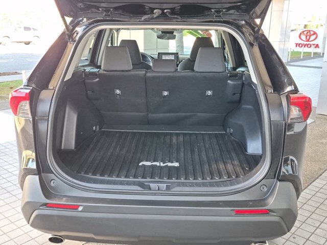 Used 2021 Toyota RAV4 XLE AWD/4WD image 10