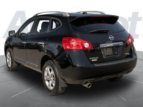 Used 2011 Nissan Rogue SV image 2