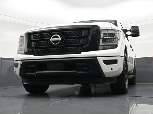 Used 2023 Nissan Titan SV w/ SV Convenience Package image 31