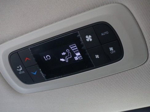 Used 2024 Chrysler Pacifica Touring-L FWD image 37