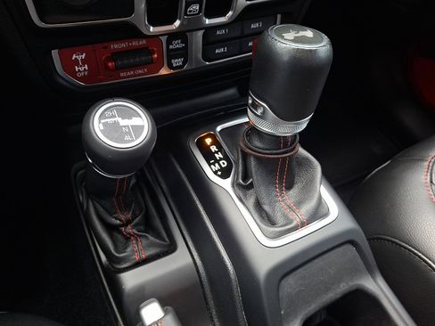 Used 2021 Jeep Wrangler Unlimited Rubicon AWD/4WD image 14
