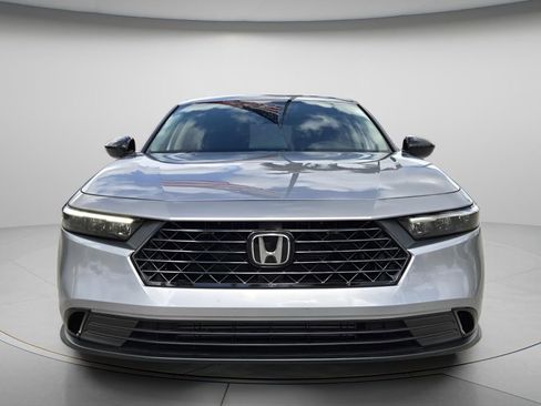 Used 2025 Honda Accord SE image 5