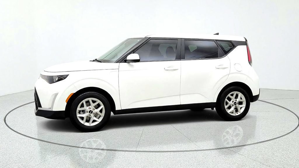Used 2024 Kia Soul LX w/ Option Group 015 FWD image 8