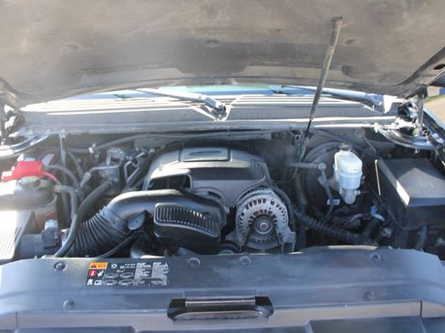 Used 2011 Chevrolet Suburban LTZ AWD/4WD image 18