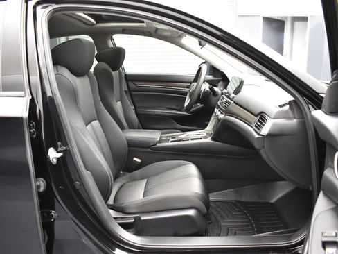 Used 2018 Honda Accord EX image 12