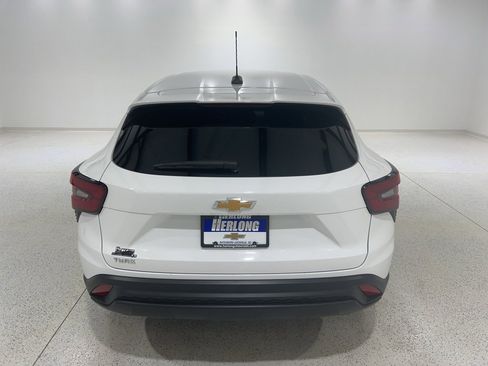 Used 2025 Chevrolet Trax LS image 3