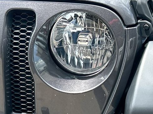 Used 2022 Jeep Wrangler Unlimited Sport AWD/4WD image 10
