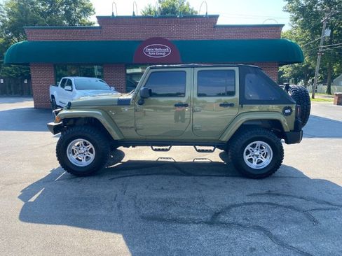 Used 2013 Jeep Wrangler Unlimited Sahara AWD/4WD image 8