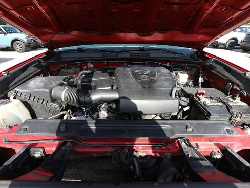 Used 2019 Toyota Tacoma SR5 AWD/4WD image 21