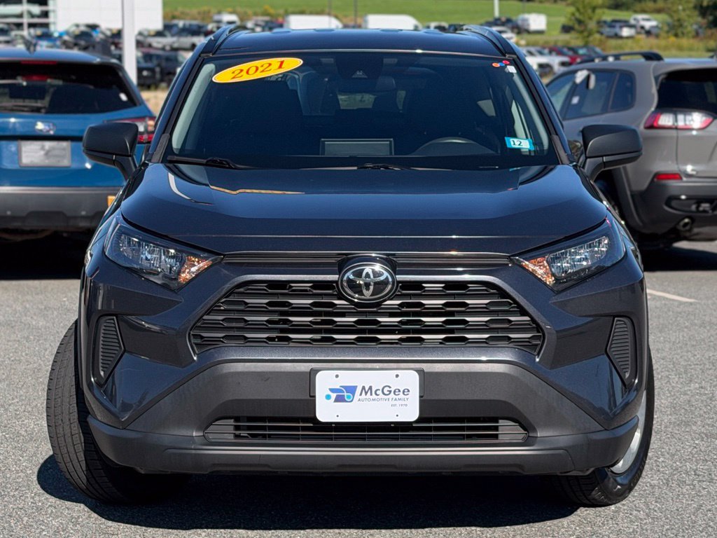 Used 2021 Toyota RAV4 LE AWD/4WD image 2