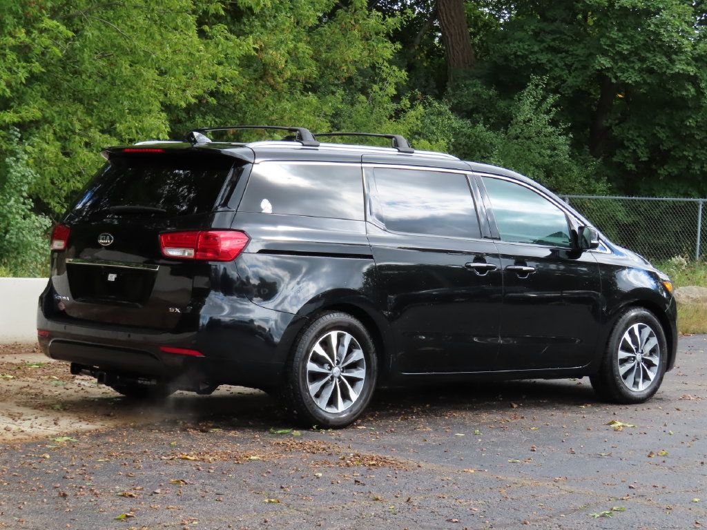 Used 2016 Kia Sedona SX FWD image 3