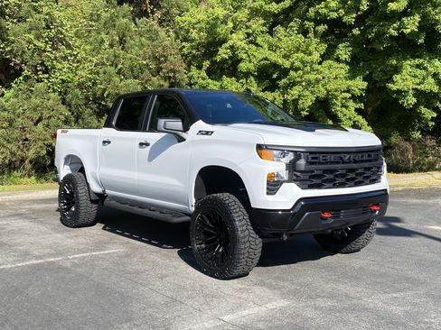 New 2026 Chevrolet Silverado 1500 Custom Trail Boss w/ LPO, Dark Essentials Package AWD/4WD image 2