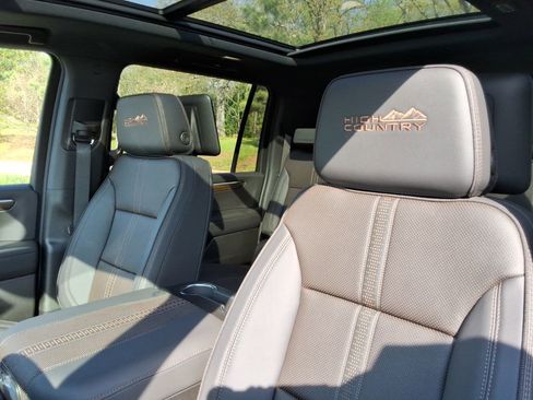New 2026 Chevrolet Suburban High Country AWD/4WD image 24