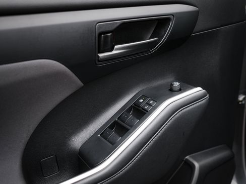 Used 2023 Toyota Highlander LE image 15