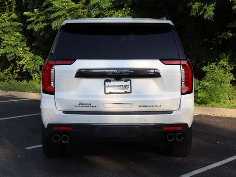 Used 2023 GMC Yukon XL Denali Ultimate AWD/4WD image 9