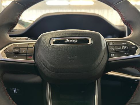 Used 2025 Jeep Compass Trailhawk AWD/4WD image 23