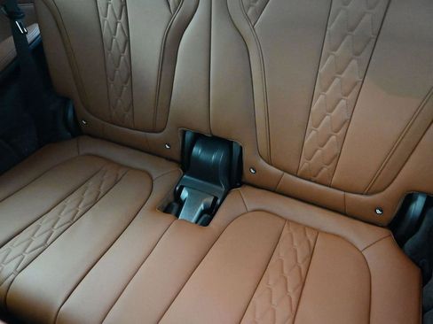 New 2026 BMW X7 M60i image 17