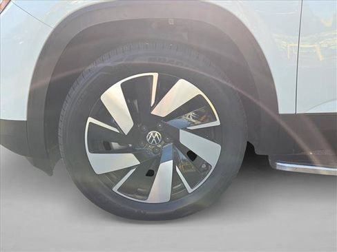 Used 2024 Volkswagen Atlas Cross Sport SE FWD image 23