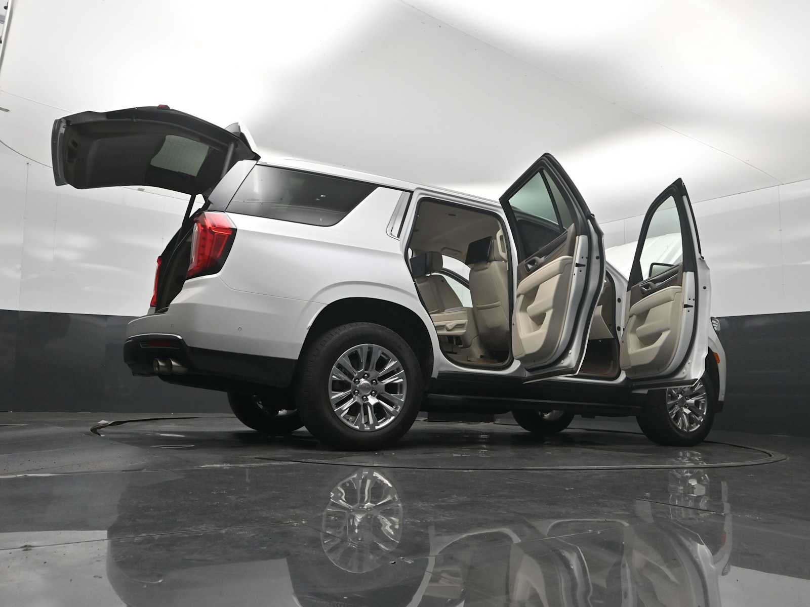 Used 2024 GMC Yukon Denali w/ Advanced Technology Package AWD/4WD image 37