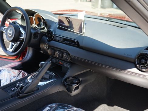 New 2026 MAZDA MX-5 Miata Club w/ Interior Package RWD image 20