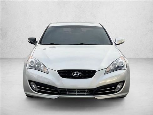 Used 2010 Hyundai Genesis 3.8 image 7