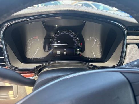 Used 2018 Cadillac XT5 Luxury w/ Driver Awareness Package FWD image 4