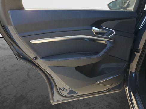 Used 2024 Audi Q8 e-tron Premium Plus image 15