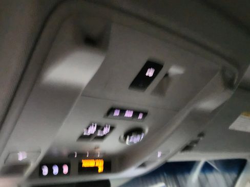 Used 2017 Cadillac Escalade Luxury image 41