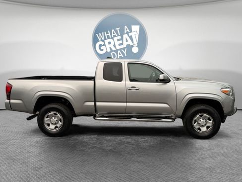 Certified 2023 Toyota Tacoma SR w/ SR Convenience Package AWD/4WD image 2