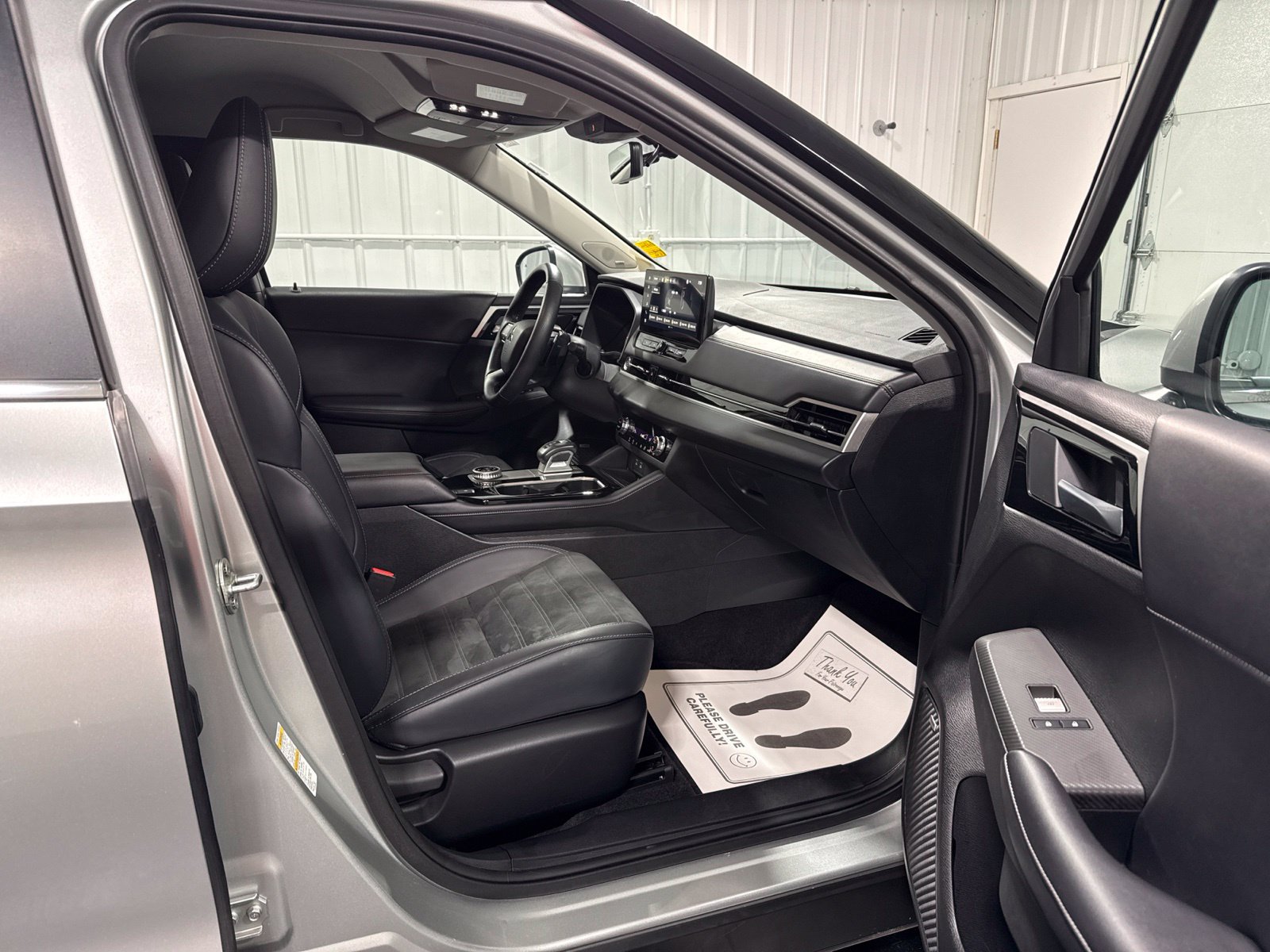 Used 2025 Mitsubishi Outlander SE AWD/4WD image 12