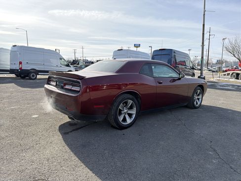 Used 2019 Dodge Challenger SXT image 6
