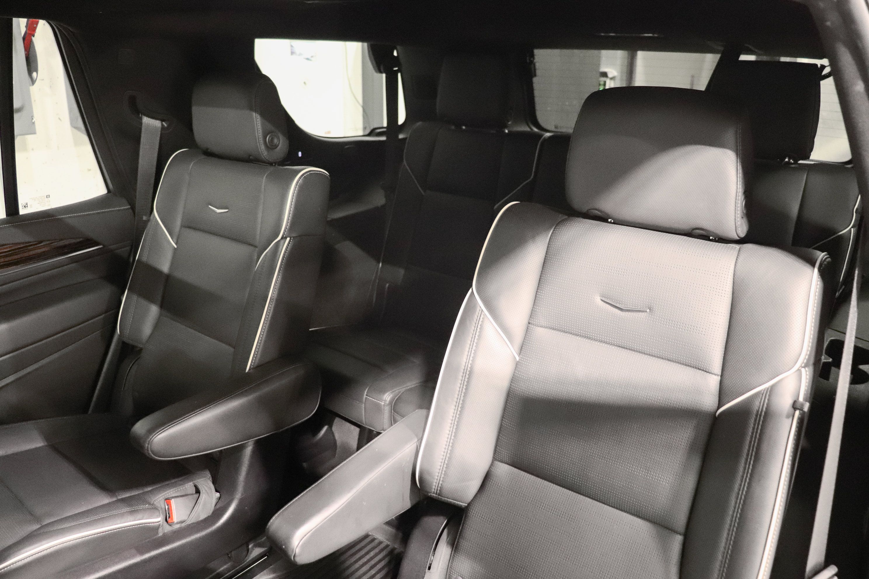 Used 2023 Cadillac Escalade Premium Luxury w/ LPO, Floor Liner Package AWD/4WD image 17