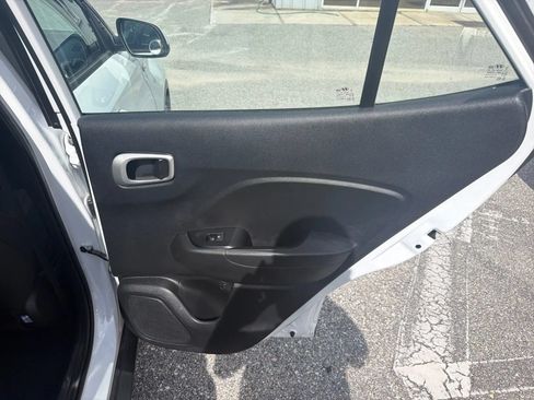 Used 2020 Hyundai Venue SEL FWD image 18