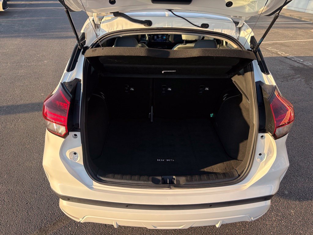 Used 2023 Nissan Kicks SR w/ SR Premium Package FWD image 17