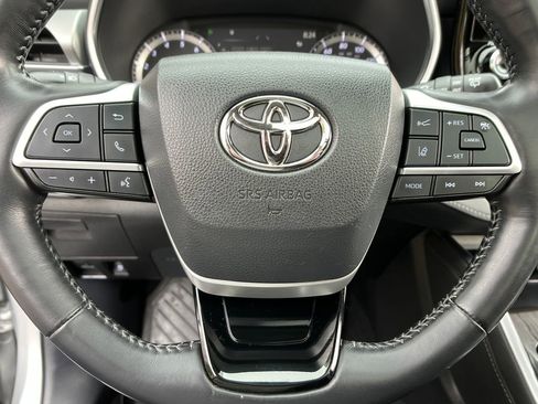 Used 2022 Toyota Highlander Platinum image 14