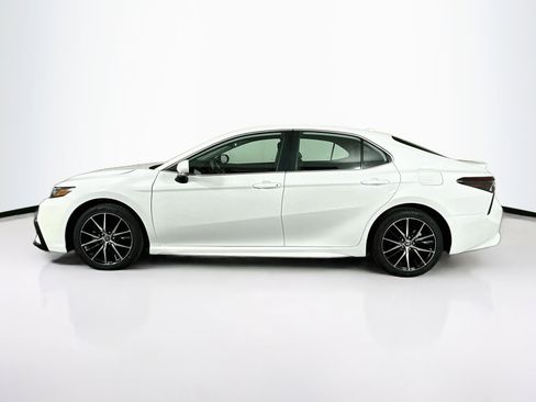 Used 2023 Toyota Camry SE FWD image 4