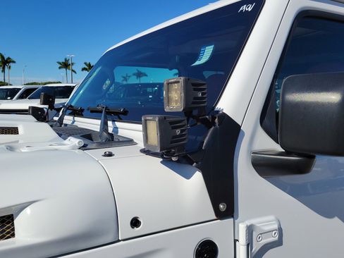 Used 2022 Jeep Wrangler Unlimited Sport image 9