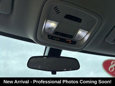 Used 2018 Chevrolet Traverse LT FWD image 13
