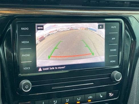 Used 2022 Volkswagen Passat 2.0T image 9