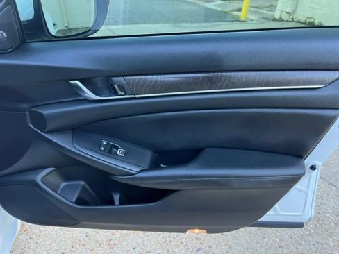 Used 2019 Honda Accord Touring image 18