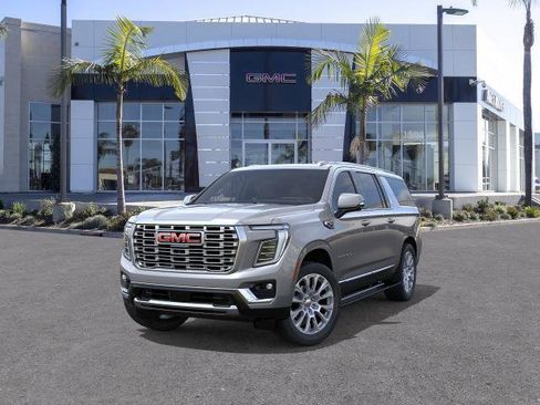 New 2026 GMC Yukon XL Denali w/ Denali Reserve Package AWD/4WD image 8