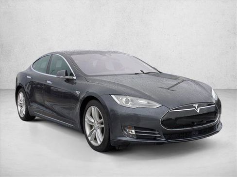 Used 2015 Tesla Model S 70D image 3